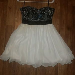 deb homecoming/semi formal dress  (size 5/6)